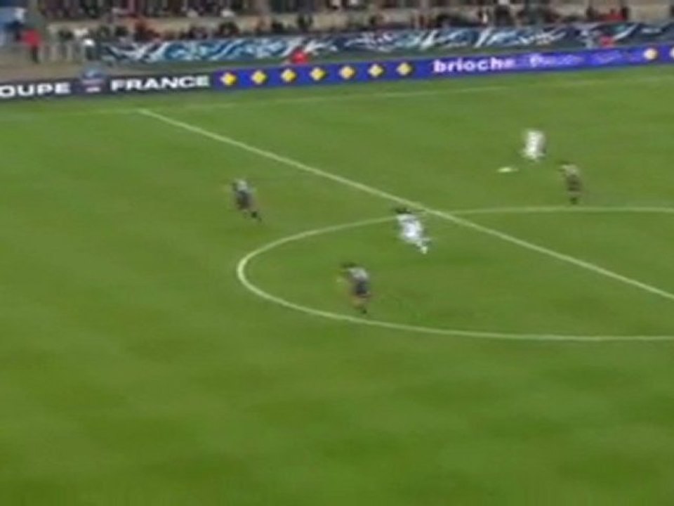 PSG . Lyon : Lisandro