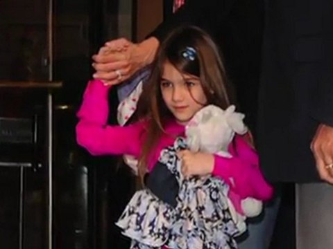 Suri Cruise Says No To Pictures