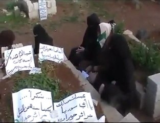 فري برس درعا عيد الأم في مدينة داعل  أمهات الشهداء عند قبور ابنائهن21 3 2012