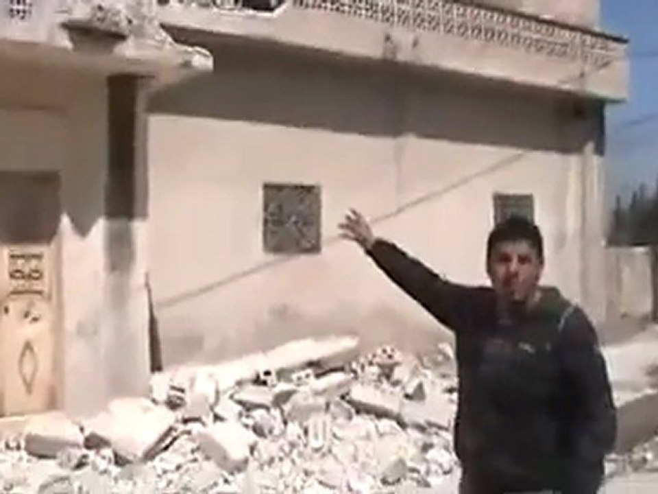 فري برس  ريف حماه المحتل تدمير أحد المنازل في قرية الشريعة ريف حماه 21 3 2012