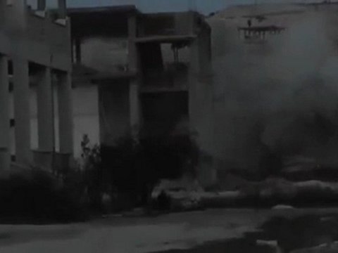 فري برس حماه المحتلة استهداف دبابة من قبل كتيبة المعتصم بالله في مدينة حماه 21 3 2012