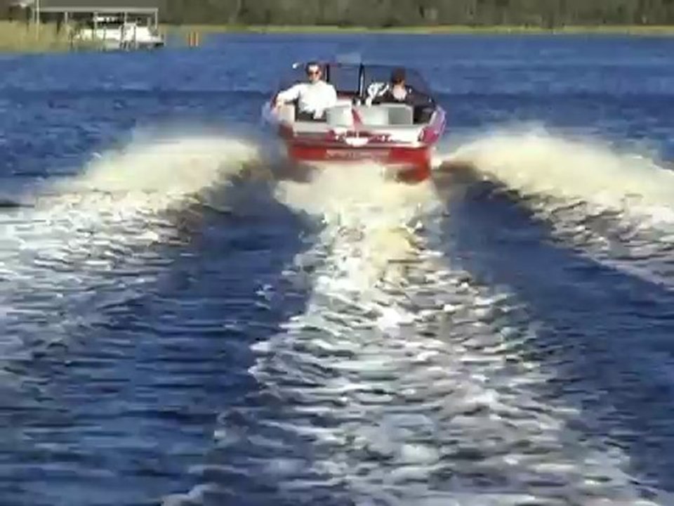 Ski Nautique 196 Wakes