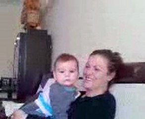 4 aylık güldüren bebek...bi yatıomuş emir bide kalkıomuş emir :))