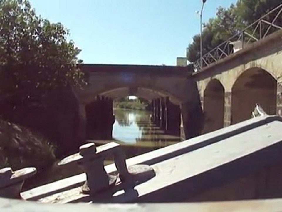 Péniche Kay Aco au niveau du passage mobile dit du Libron à Vias sur le Canal du Midi