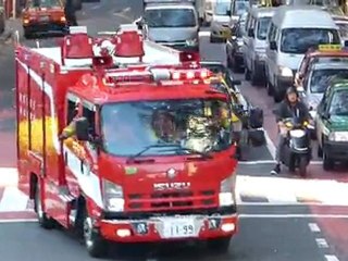 東京消防庁 レスキュー車 現場到着　119 The rescue vehicle which urgently runs.