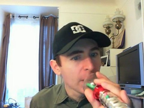 Wiwi égratigne she's strange de Cameo