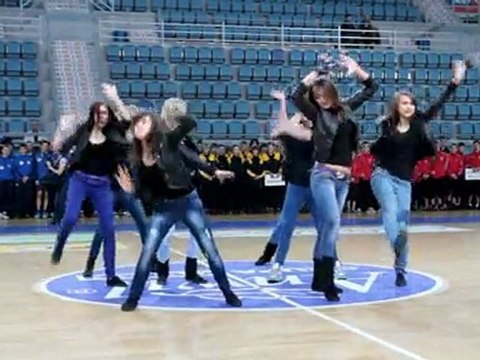 wek.pl: Międzynarodowy Turniej Piłkarski Lider Kar-Pol Cup 2012. Pokazy tańca - 18.03.2012