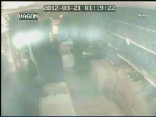 Pantolonu önce denedi sonra çaldı