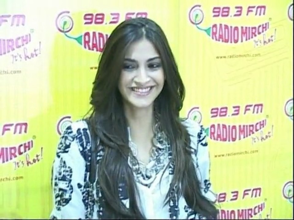 Sonam Kapoor Not Lucky Enough To Act In Hollywood - Bollywood Gossip