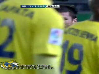 الحكم يطرد أوزيل لانه نظر اليه فقط