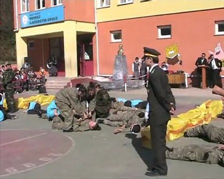 Yağlıdere Merkez İlköğretim Okulu Çanakkale Geçilmez adlı Tiyatro Gösterisi