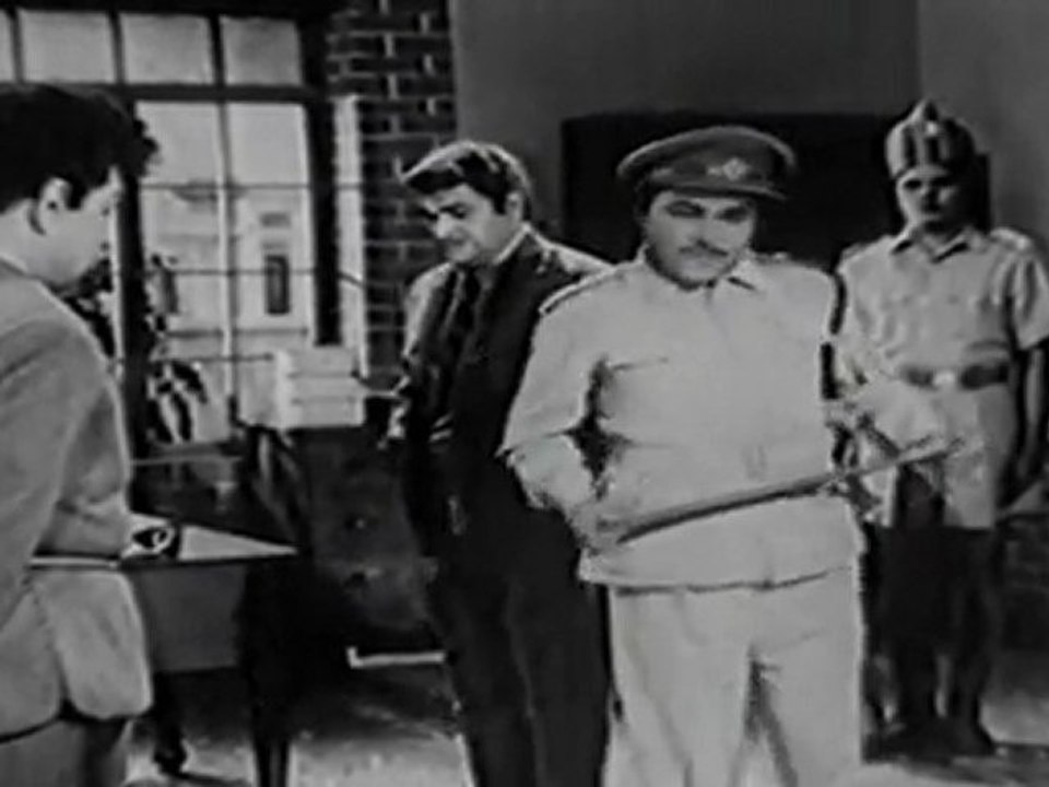 Kadhal Vahanam - Police Enquiring Ashokan & Thengai Srinivasan