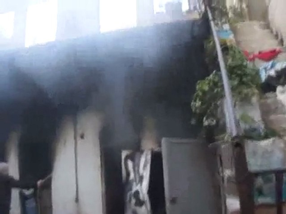 حماه - حميدية - حرق المنازل في الحي من قبل الامن والشبي...