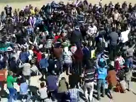 فري برس درعا علما خروج مظاهرة حاشدة تطالب بتسليح الجيش السوري الحر 22 3 2012