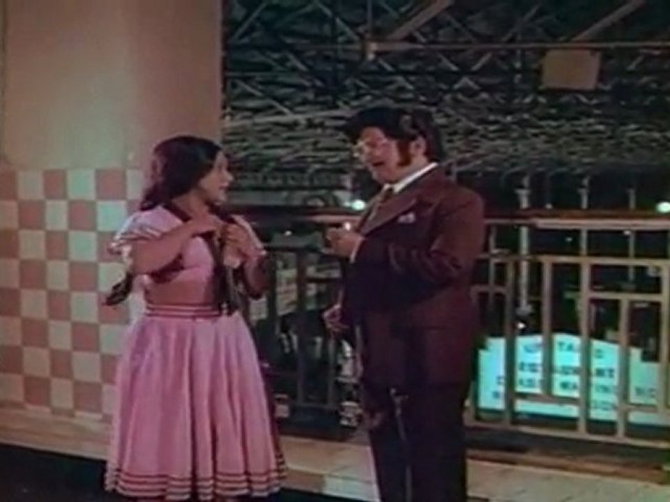 Vayasu Ponnu -Nambiar Helping Rojaramani