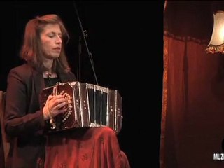 10 years Muziekpublique | Helena Rüegg (bandoneón): ‘Oifn weig’-‘Florcita’ - ‘Hora’