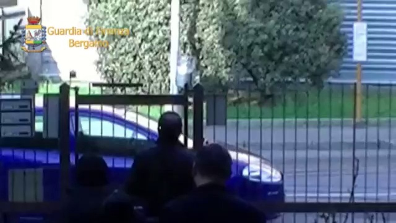 Bergamo - Spaccio di droga e traffico soldi fal...