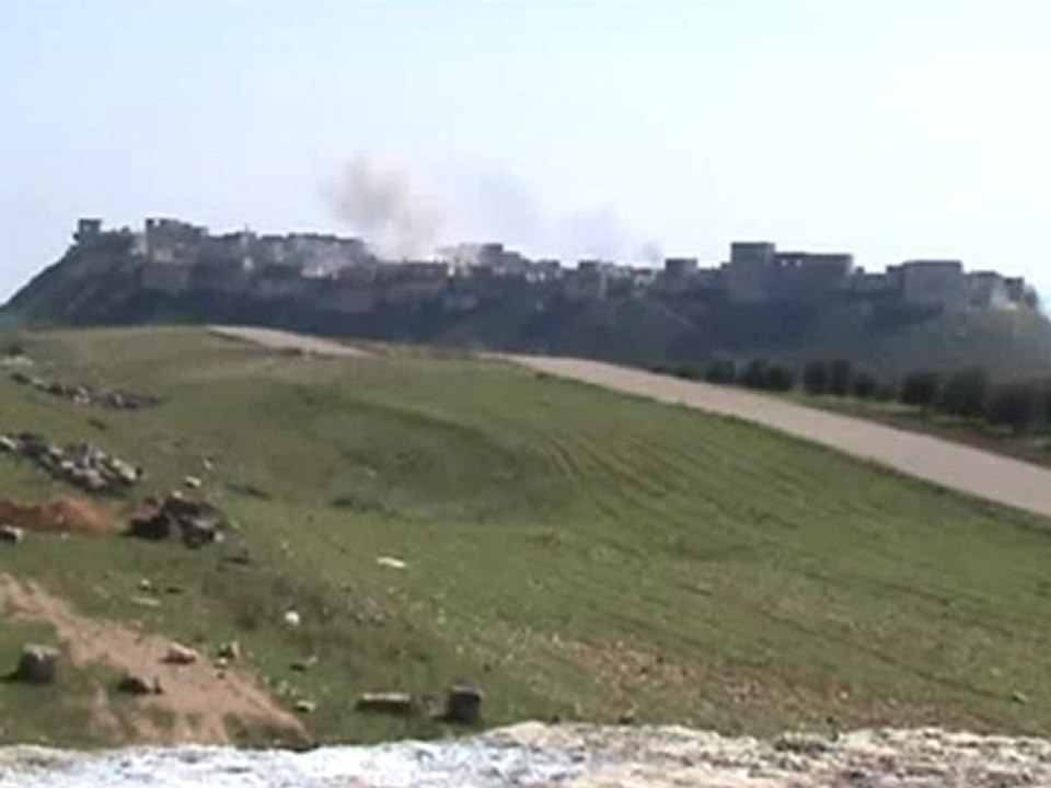 فري برس   حماة قصف القلعة الأثرية في قلعة المضيق 22 3 2012