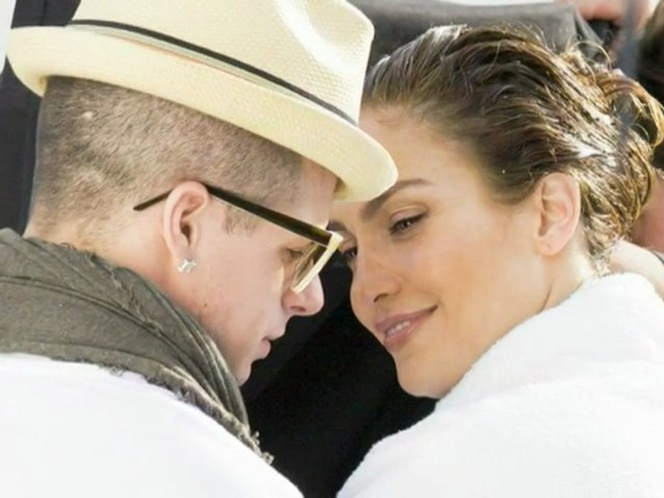 Jennifer Lopez Denies Secret Marriage To Casper Smart - Hollywood Love