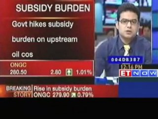 Video herunterladen: Govt hikes upstream oil cos subsidy burden on fuel to 38.8%