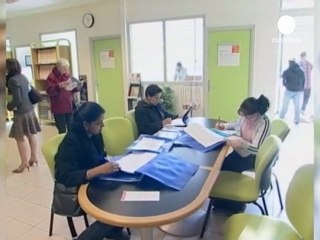 Francia se escapa de la recesión, pero el paro aumenta