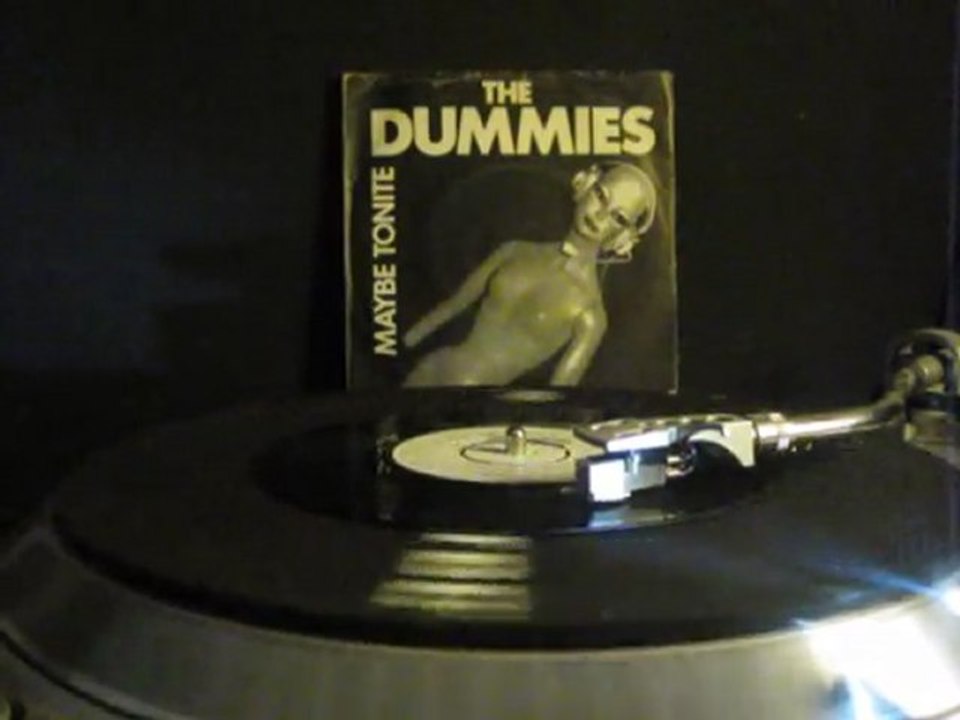 Dummies - When I'm Dancing I Ain't Fightin