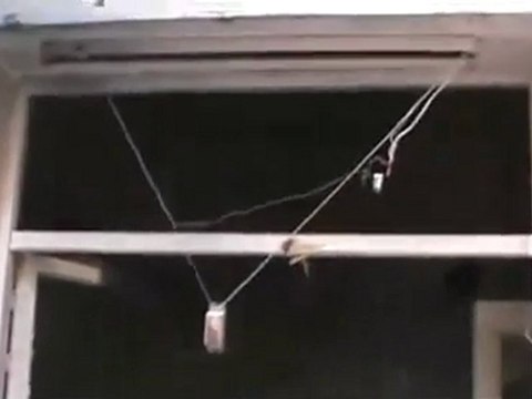 فري برس حمص جولة في منزل تعرض للقصف حمص الخالدية23 3