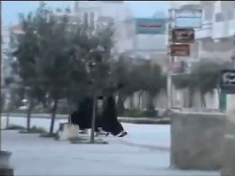 فري برس حماة المحتلة قصف عنيف جدا على حي االاربعين ونزوح الاهالي 23 3 2012