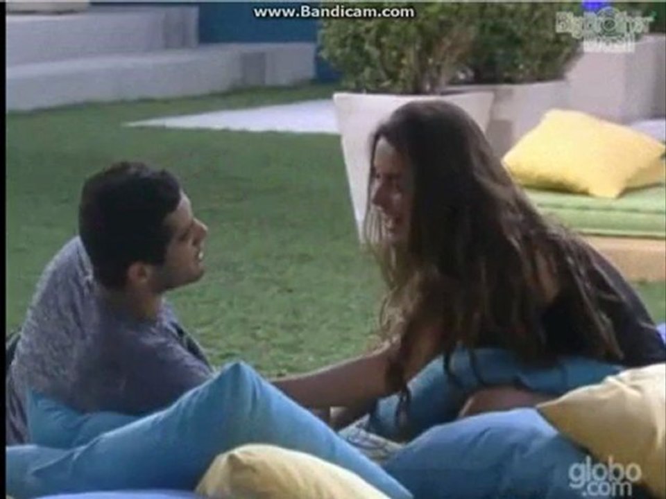 Yuri Fazendo a pequena Laisa da gargalhadas e gargalhadas ao imitar João Caralho!!! (2)