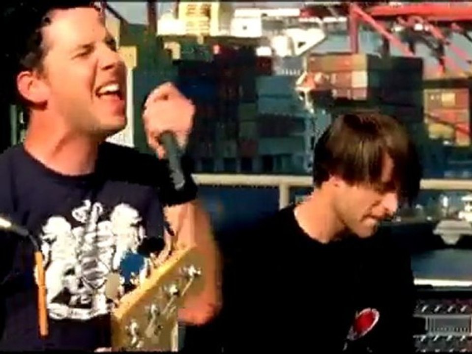 Simple Plan clip  "Welcome To My Life