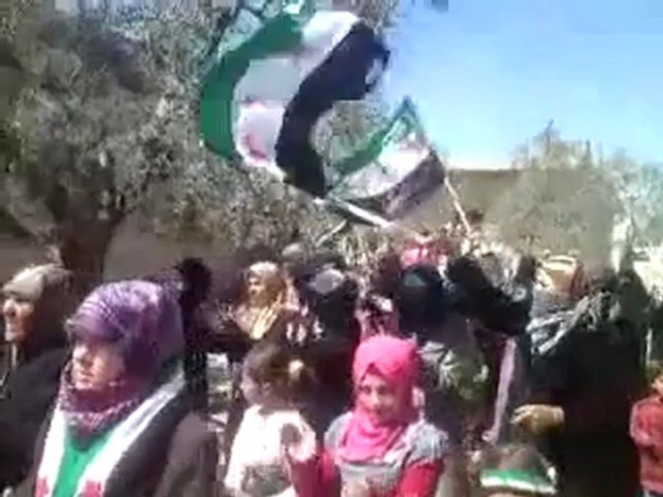 فري برس ادلب حاس مظاهرة حرائر تضامنا سرمين 24 3 2012