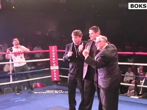 Andrzej Gołota w ringu przed walką Wach - Fields