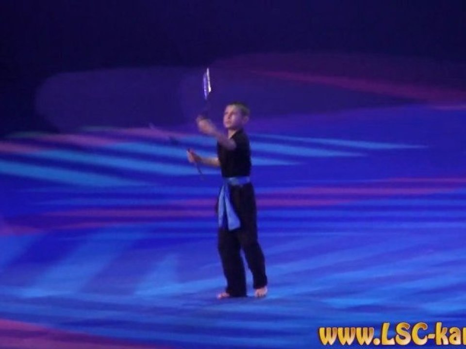 Demonstration de nunchaku par Mathias, 10 ans seulement