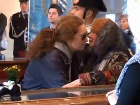 Video Santarcangelo, ultimo abbraccio al maestro Tonino Guerra