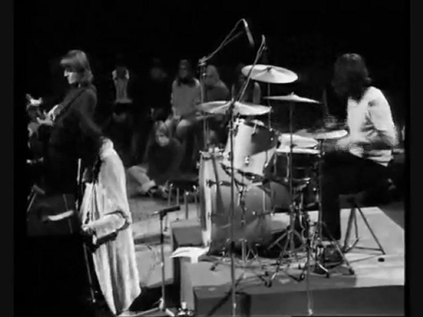 Led Zeppelin-Babe I'm Gonna Leave You (Live Danmarks Radio, 03-17-1969) -  Dailymotion Video
