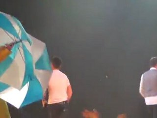 East 17 - Let it rain