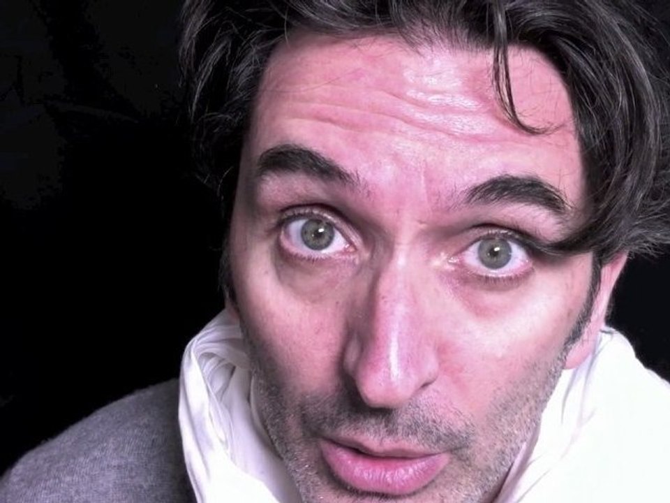 TRONCHES DE VIE, ÉPISODE N° 10 : Le comédien en promo