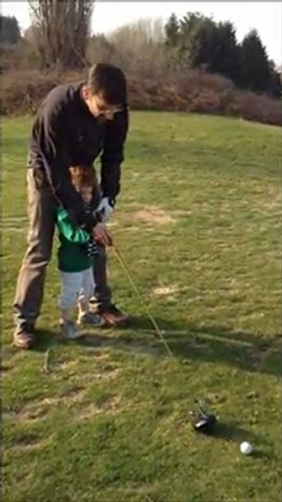 sacha se met au golf
