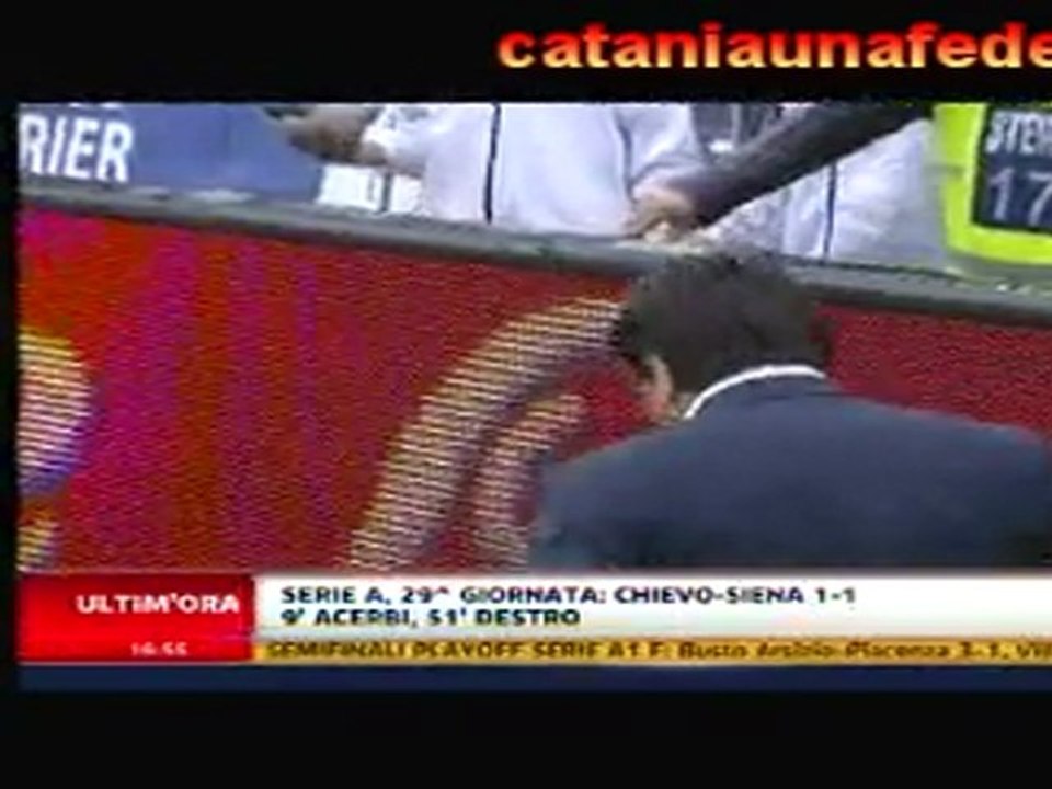 Il volto scuro di Mazzarri a fine partita