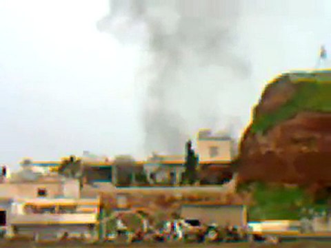 فري برس ريف حلب الاتارب دخان ناتج عن احراق السيارات في البلدة 25 3 2012