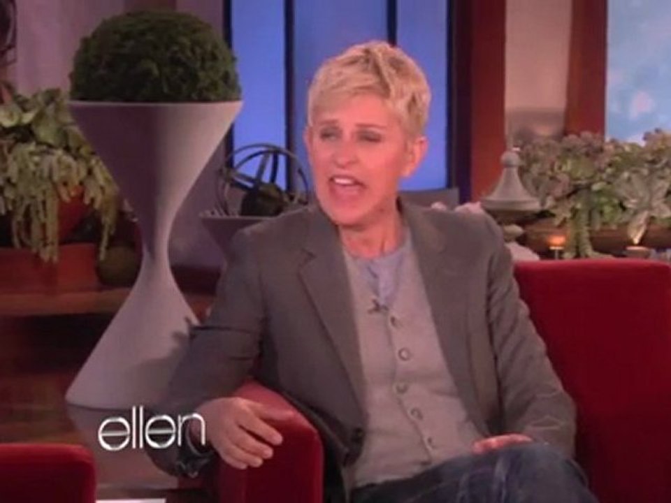 Ellen Singing 'Boyfriend'