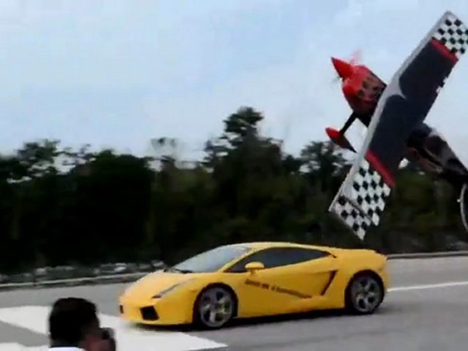 Courses avion vs Lamborghini