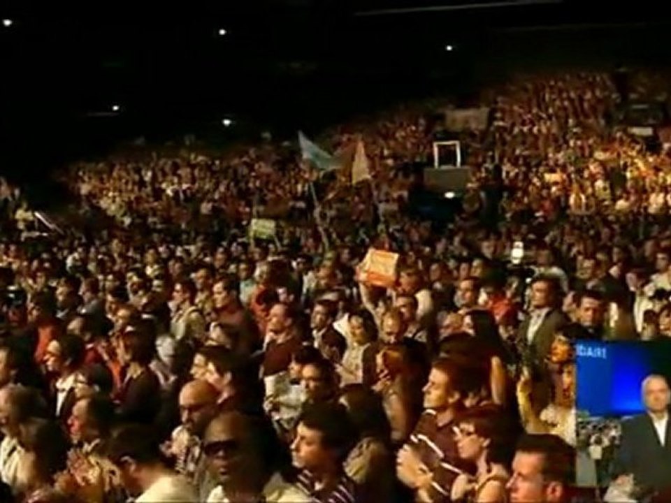 "La république abandonnée" - François Bayrou - Discours du Zenith de Paris - Extrait