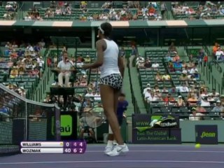 V. Williams batte Wozniak - Miami, 3 turno