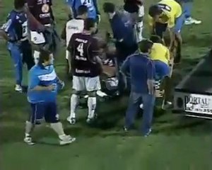 Polis köpeği futbolcuyu kaptı