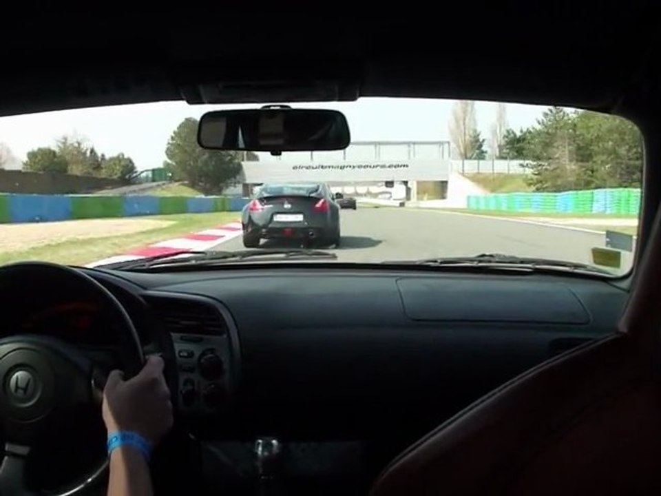 Honda S2000 vs Nissan 370Z at F1 Magny Cours
