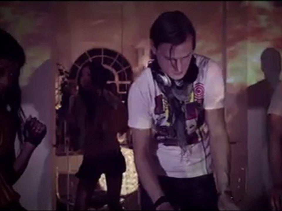 Bodybangers Feat. Gerald G! - Set The Night On Fire