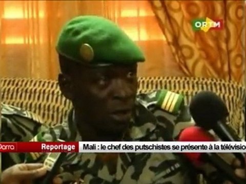 Mali, le chef des putschistes se présente à la télévision