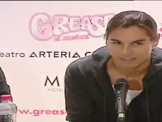 Julio Iglesias Jr. ficha por "Grease"