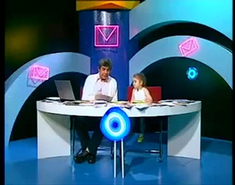 Böle bi kız olamaz yaa...lütfen izleyin